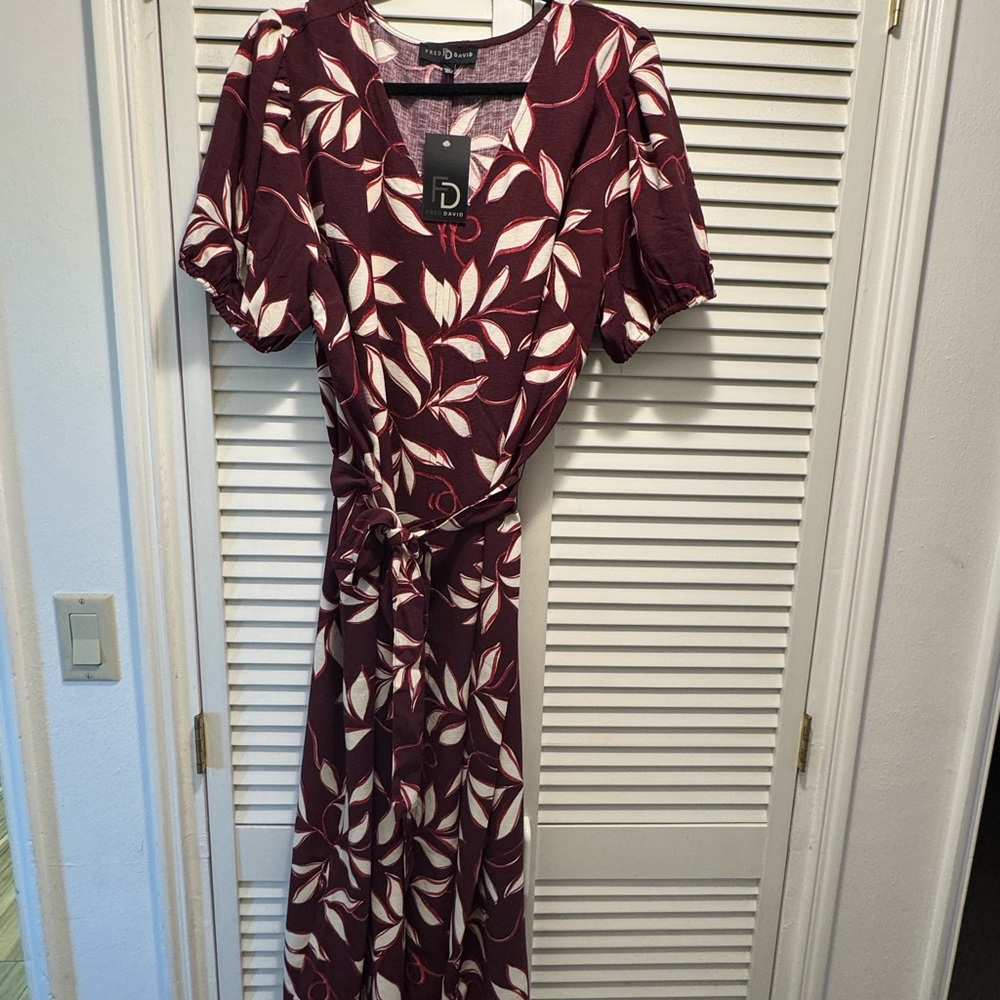 NWT Fred David Burgundy and White Leaf Print Midi Dress